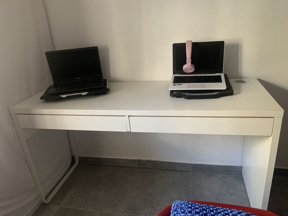 Secretaria ikea (camarinho maquiagen) com cadeiras