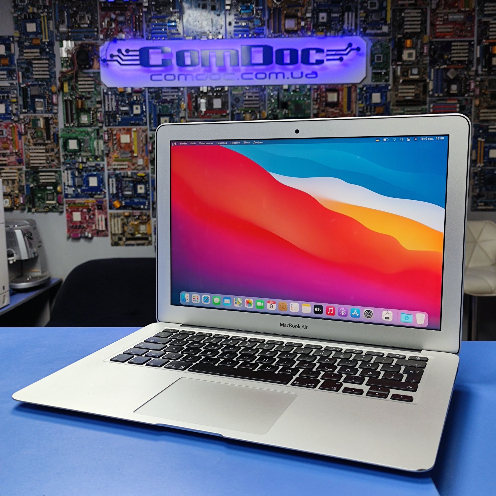 MacBook Air A1466 i7 1.7GHz, 8GB RAM, аккумулятор новый