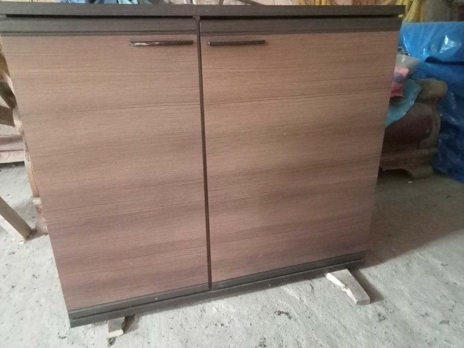 Sprzedam pojemną szafkę