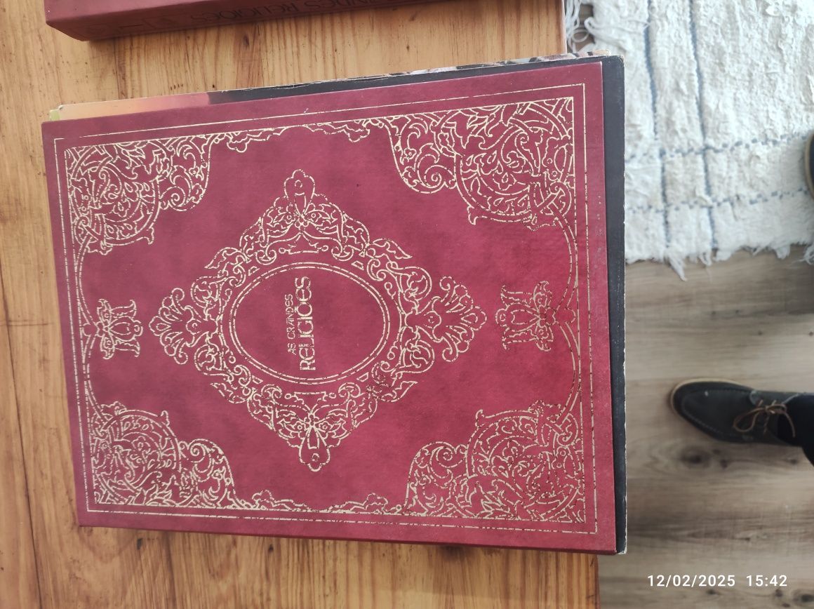 3 volumes em fascículos livro das religiões