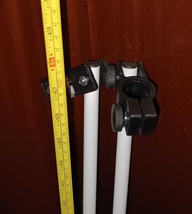 Candeeiro de pé e suportes metálicos