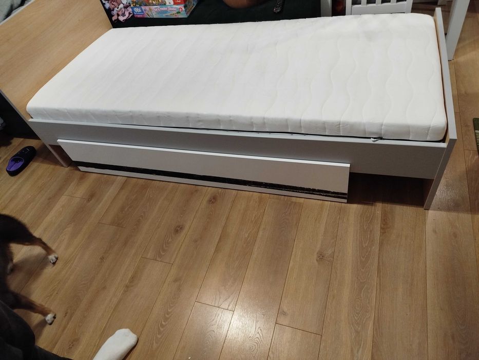 Łóżko jednoosobowe