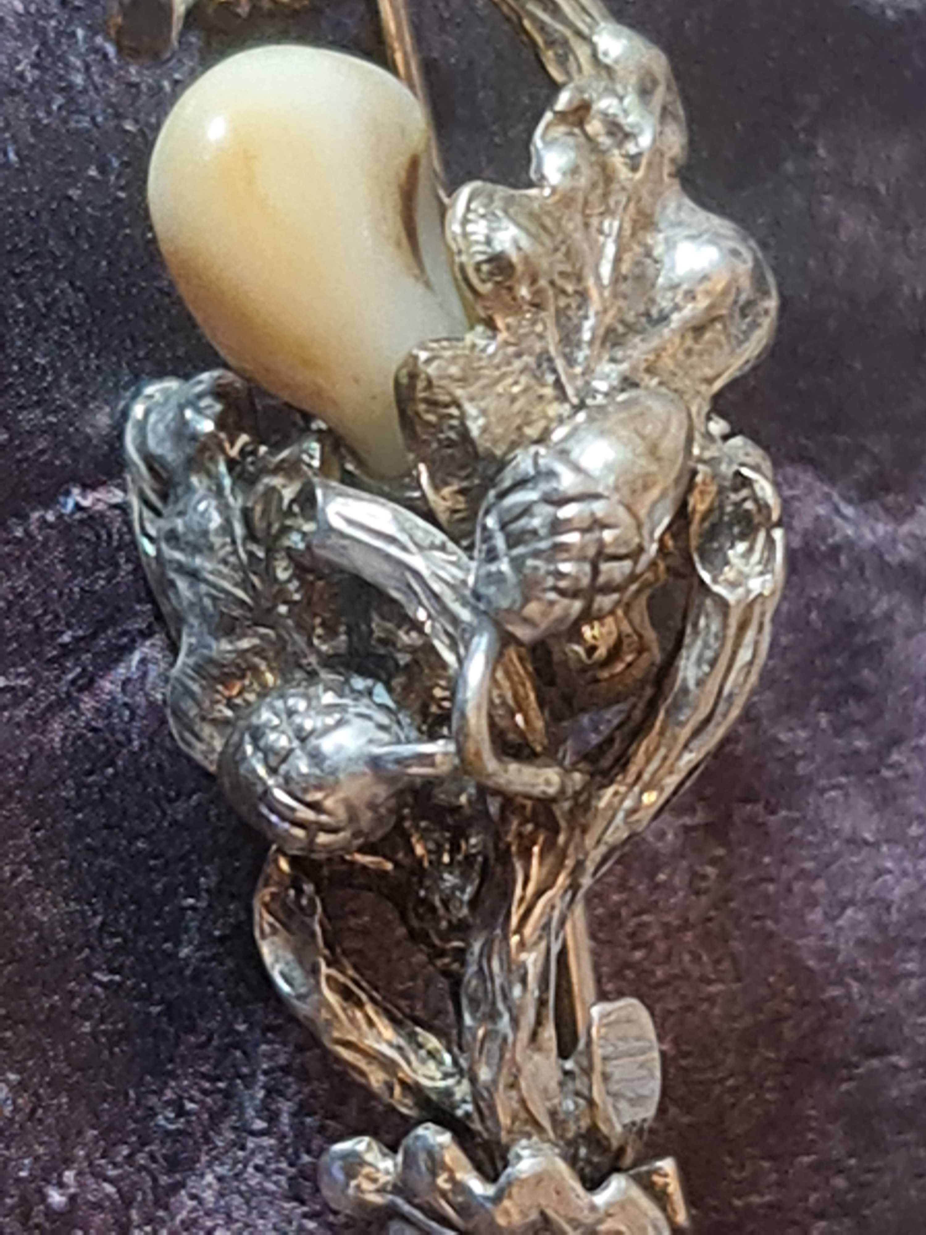 Srebrna broszka z grandlami - biżuteria myśliwska