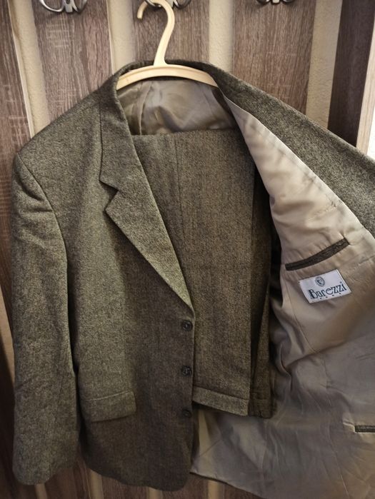 Чоловічі костюми