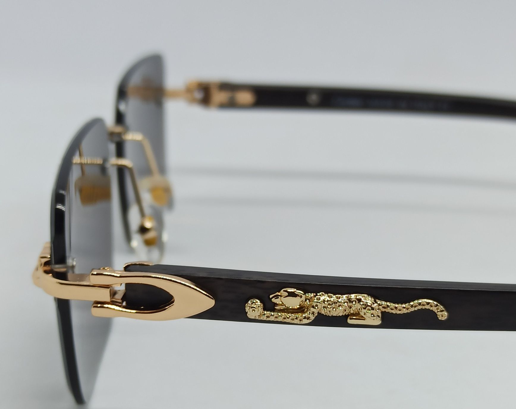 Cartier очки унисекс темно серые узкие безоправные в золотом металле