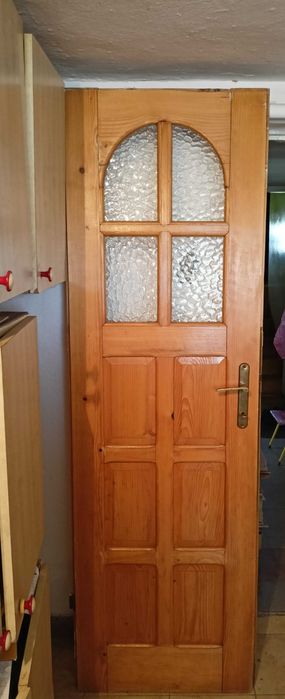 Drzwi drewniane z szybkami (prawe)
