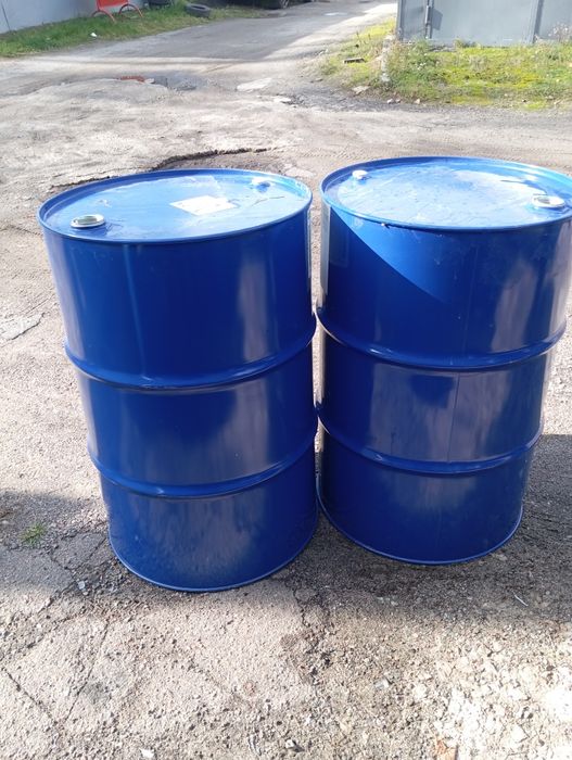 Металеві бочка чудовому стані,з під  моторного масла.