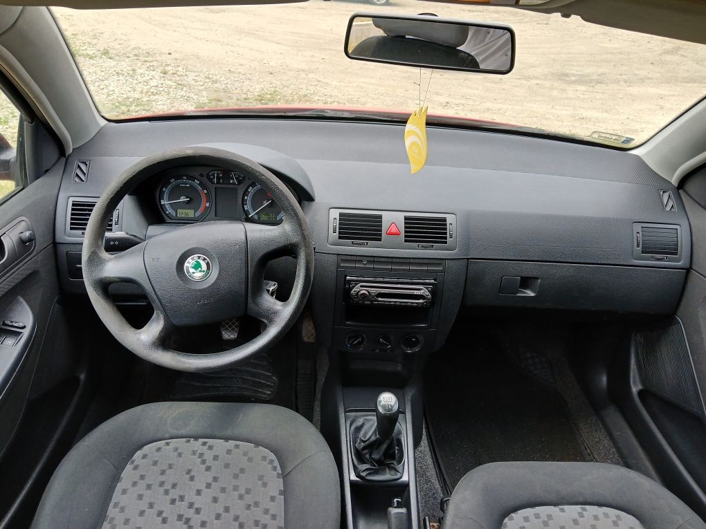 Skoda Fabia 1.2 HTP 2007r Sedan < Okazja < Opłaty < Zamiana