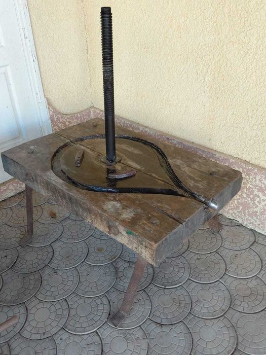 Прес для винограду