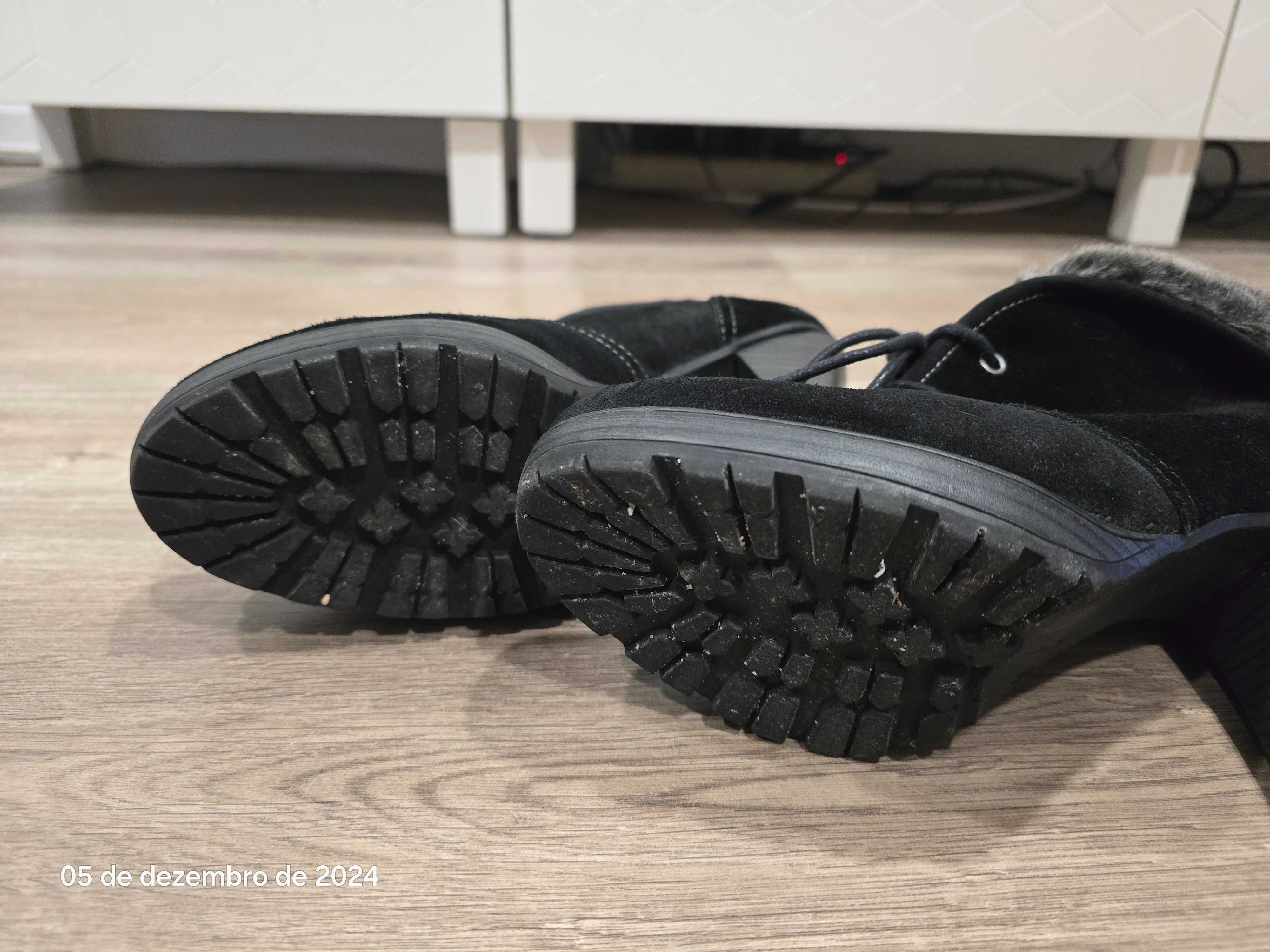 Botins Camurça Pretos - Tamaris