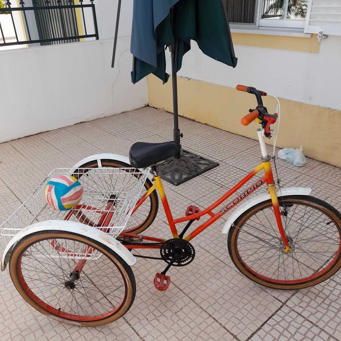 Triciclo adulto executado em fábrica em Aveiro.