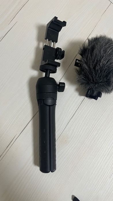 Microfone Rode VideoMic Me-L para iPhone + Tripé