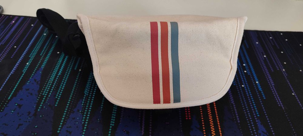 Polaroid Now verde menta + Mala