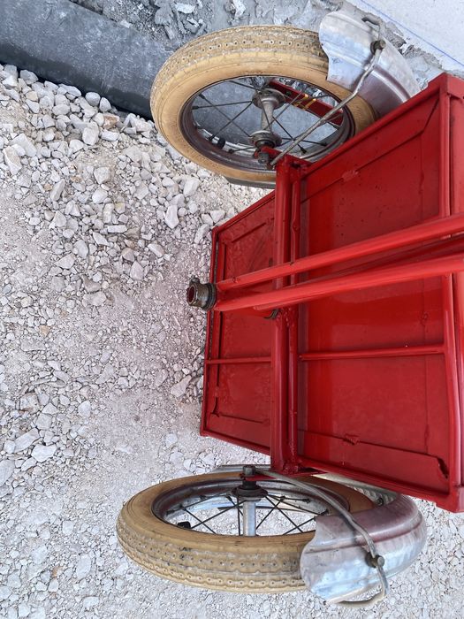 Triciclo antigo de carga Francês criança