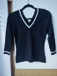 Czarna bluzka sweterkowa dekolt V 36