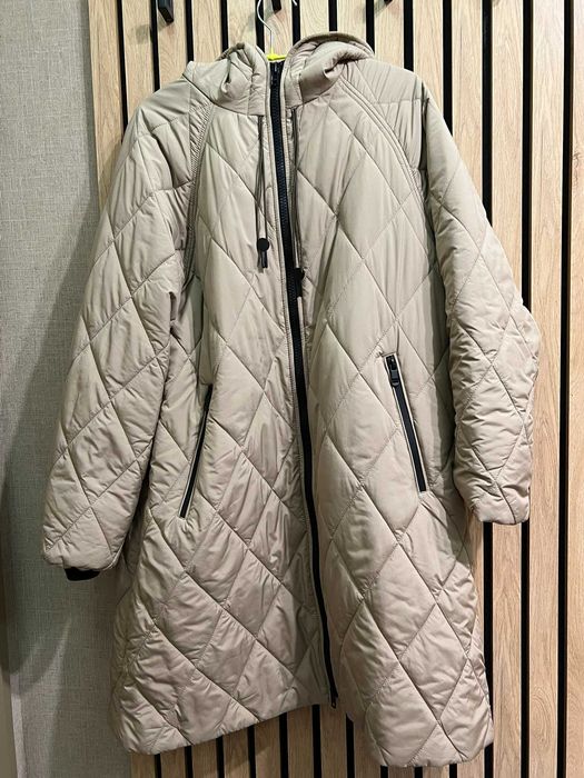 Стьобане бежеве пальто Zara oversize з капюшоном, розкльошене