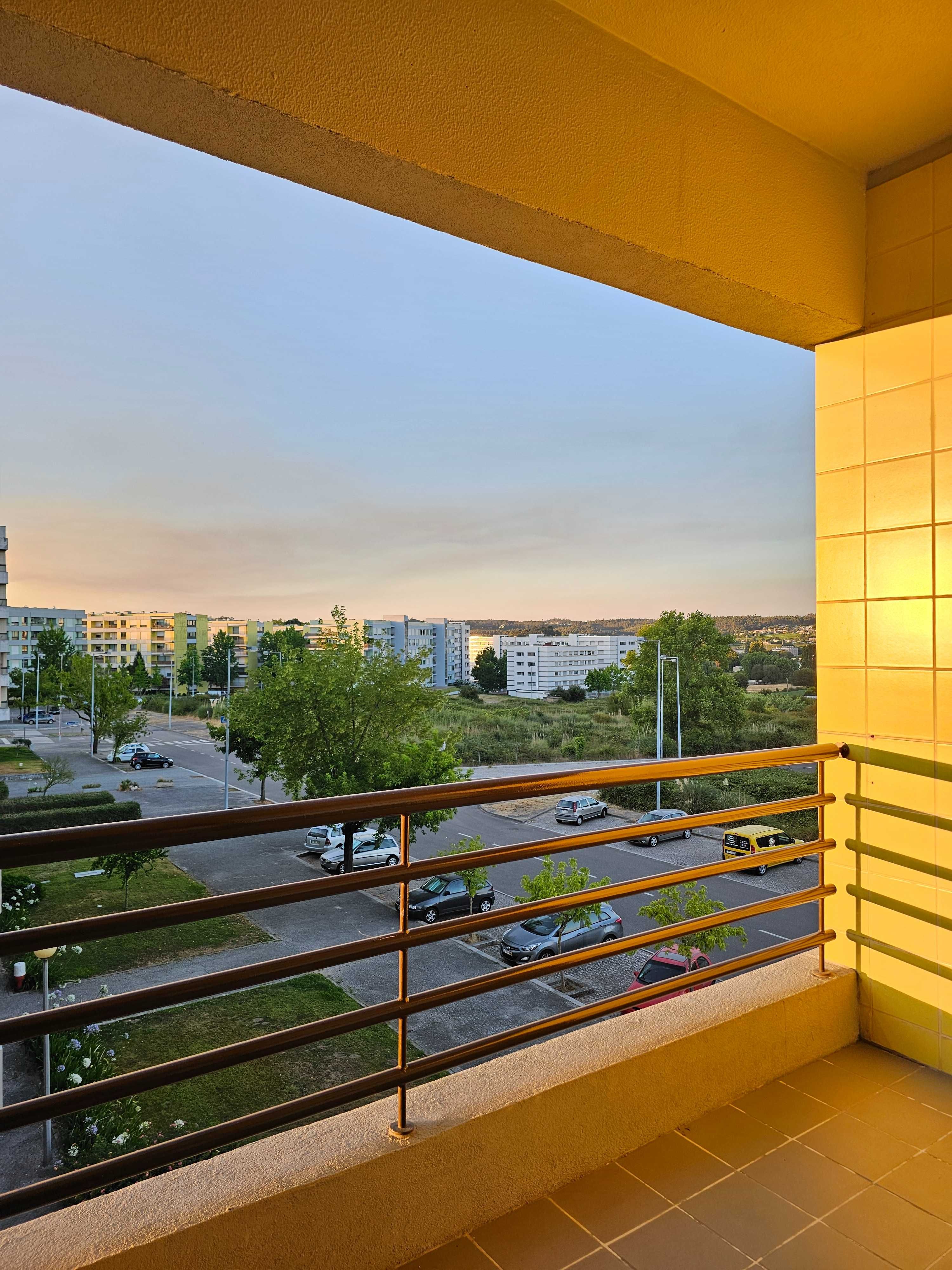 T2 Remodelado com Varanda, Garagem, Elevador – Castêlo da Maia