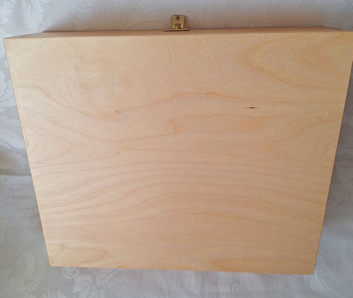 Pudełko drewniane na zawiasach