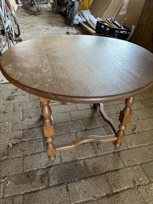 Maly okragly stolik kawowy drewniany stolik