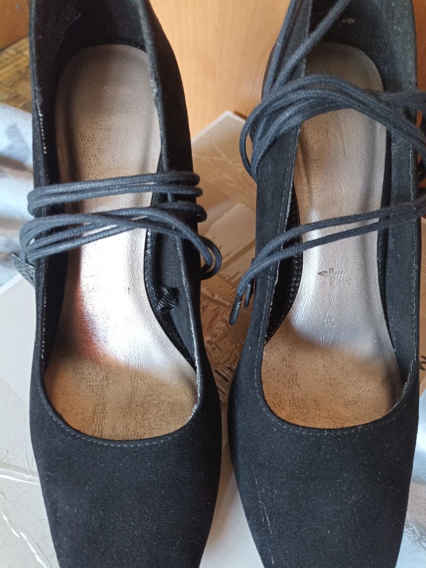 Buty na obcasie Tamaris czarne klasyczne z wiązaniem rozmiar 38