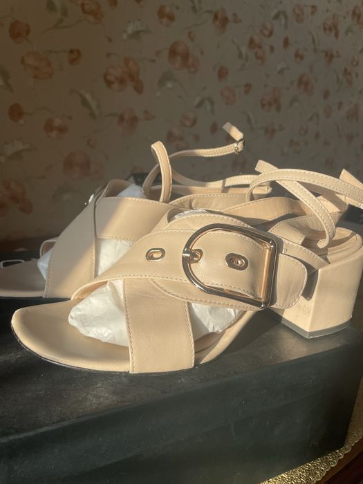 Шкіряні босоніжки