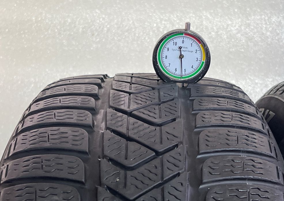 Автошини колеса резина 215/55 R17 Pirelli Sottozero3 зимові 2021 рік