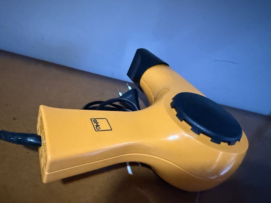 2 secadores da marca AEG e SHg ( a funcionar )