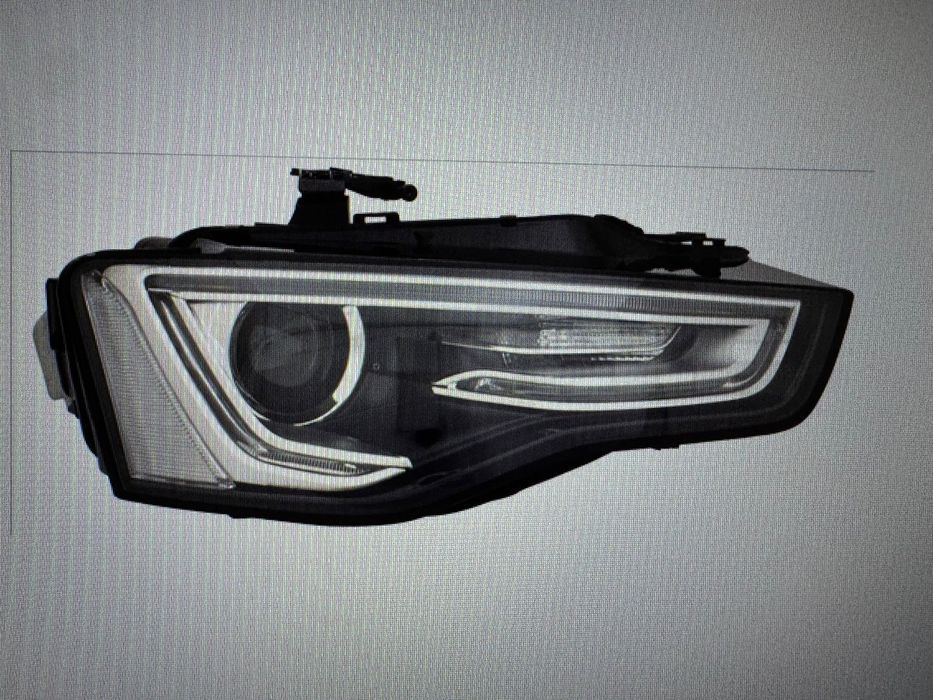 Audi A5 S5 b8 reflektor przód prawy 8T0
