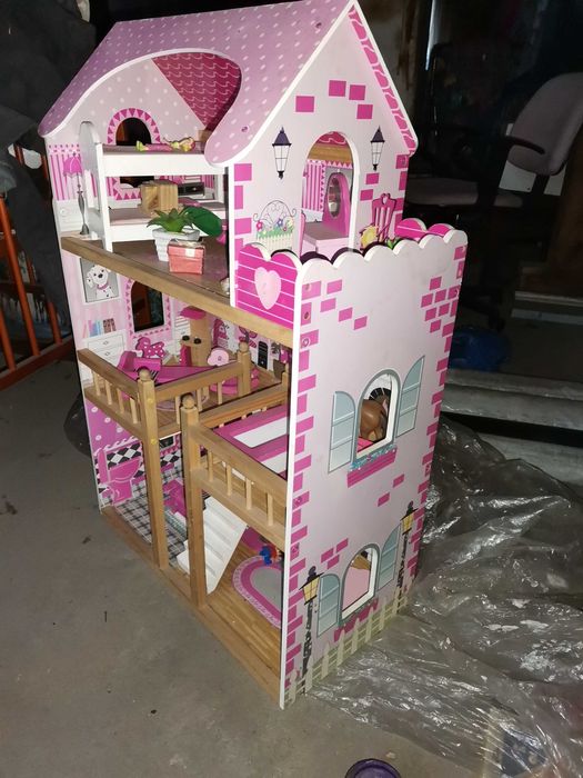Duży domek dla lalek