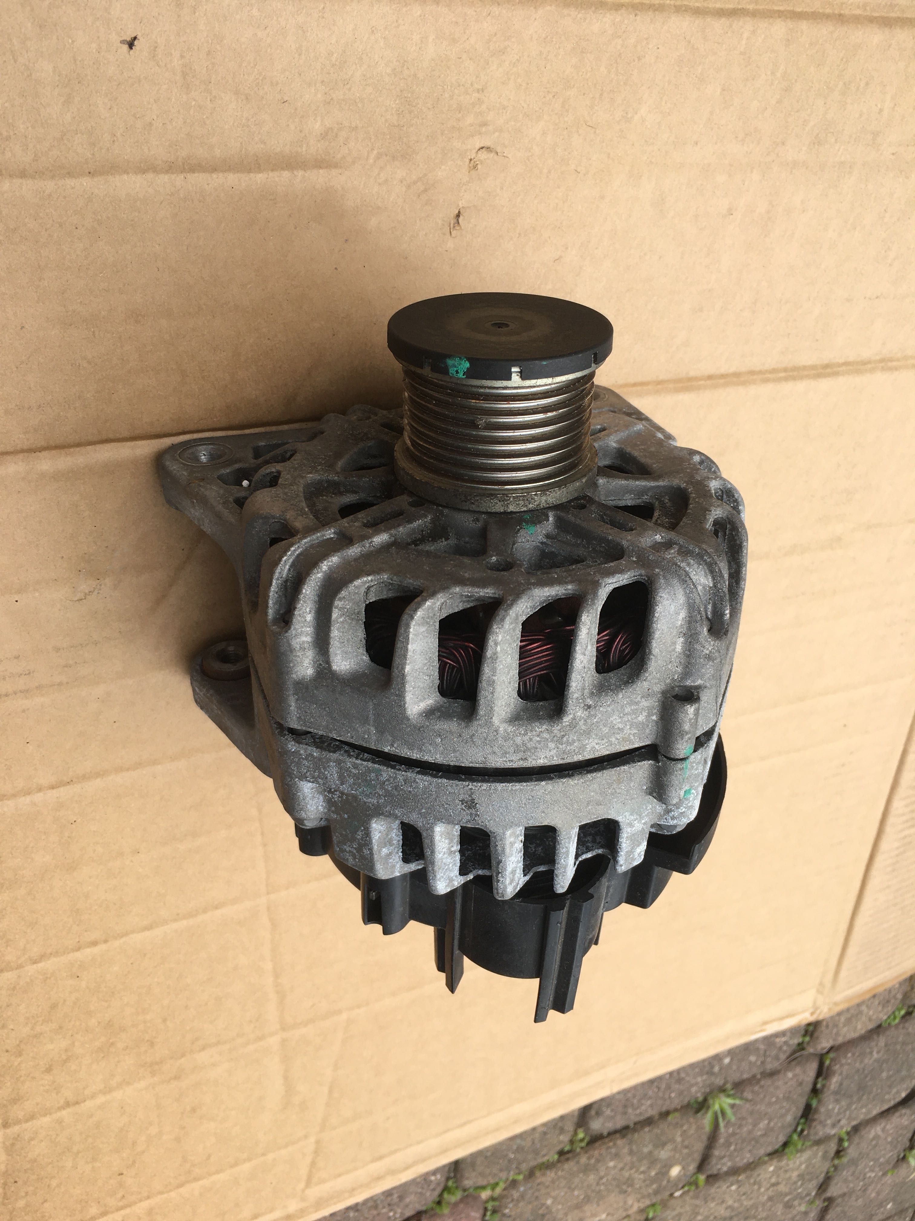 Alternator Renault megane IV clio Scenic 1.2 tce