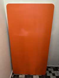 Mesa Ikea laranja