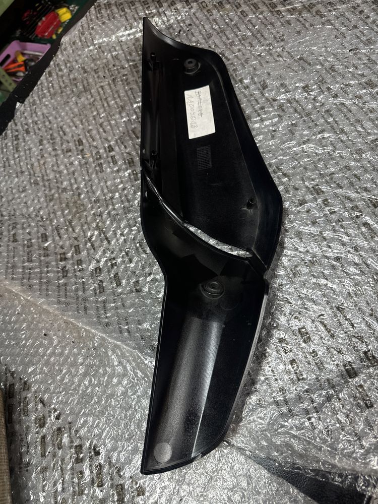 Piaggio Beverly 350 osłona owiewka wydechu