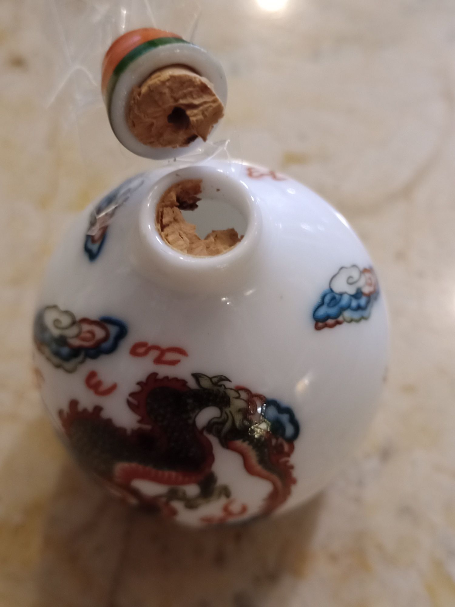 Frasco ou garrafa de rapé em porcelana