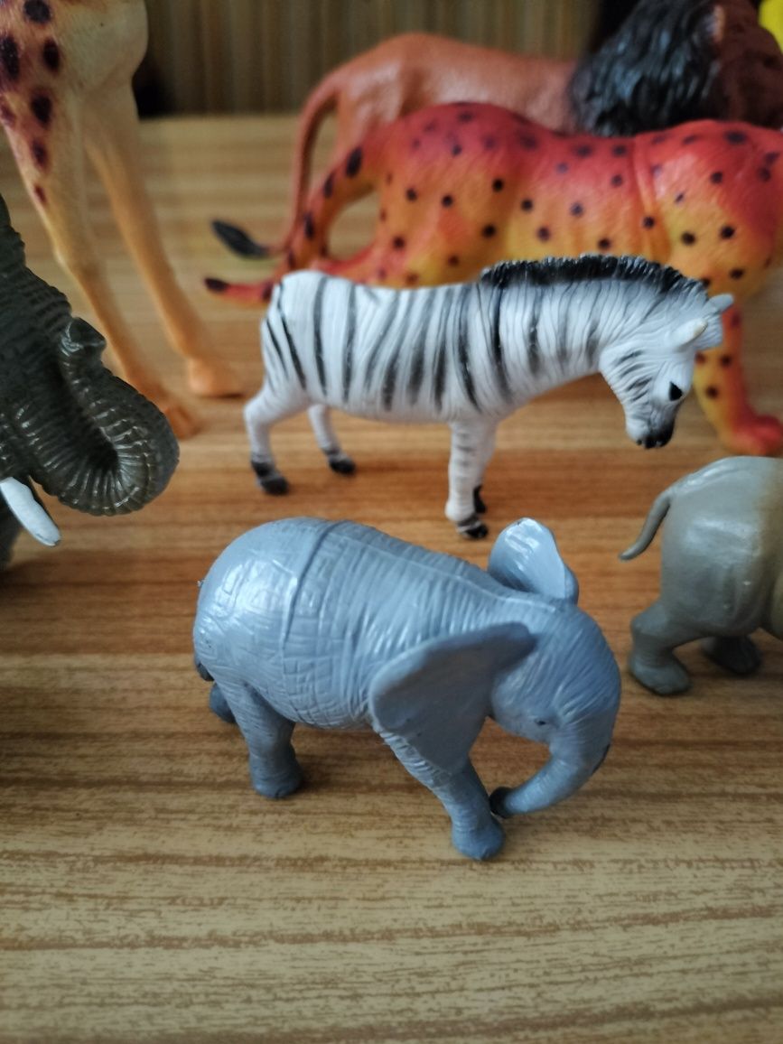 Figurki zwierząt safari