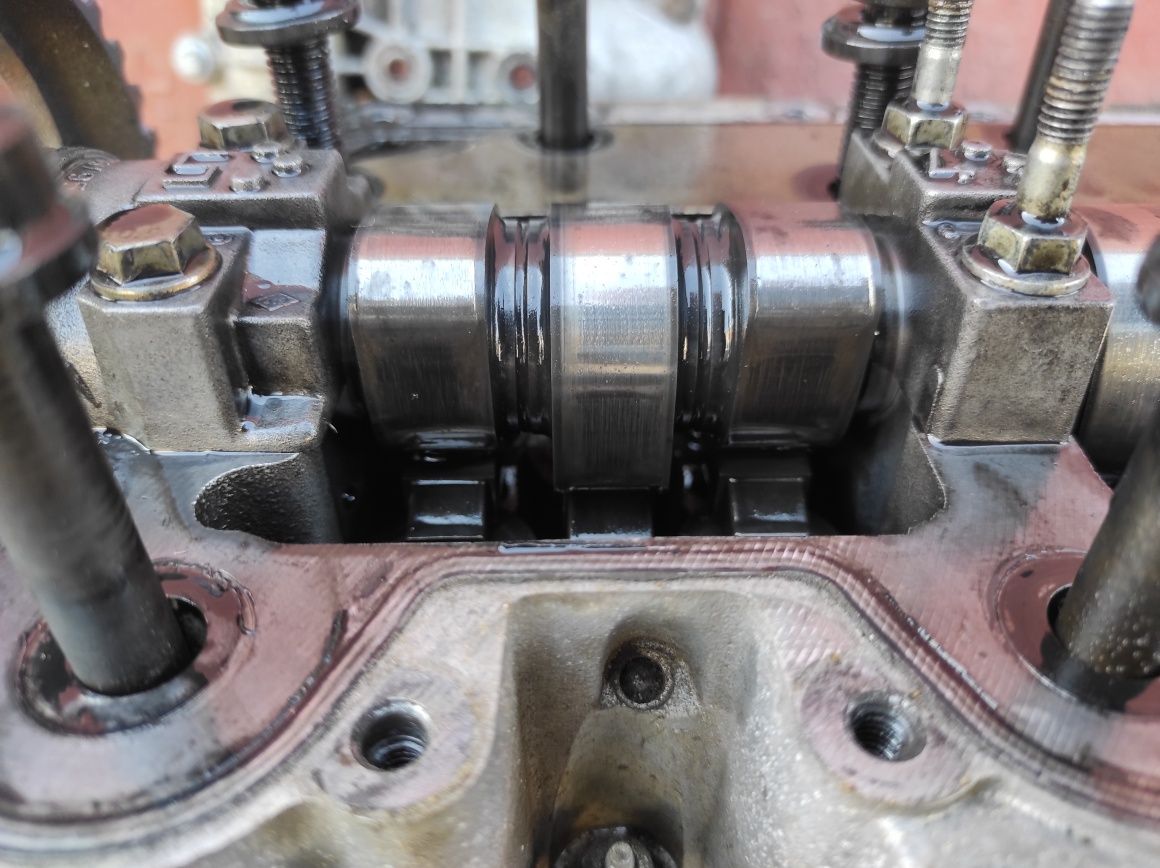 Головка блоку двигателя Рено лагуна 2.2 12V Renault