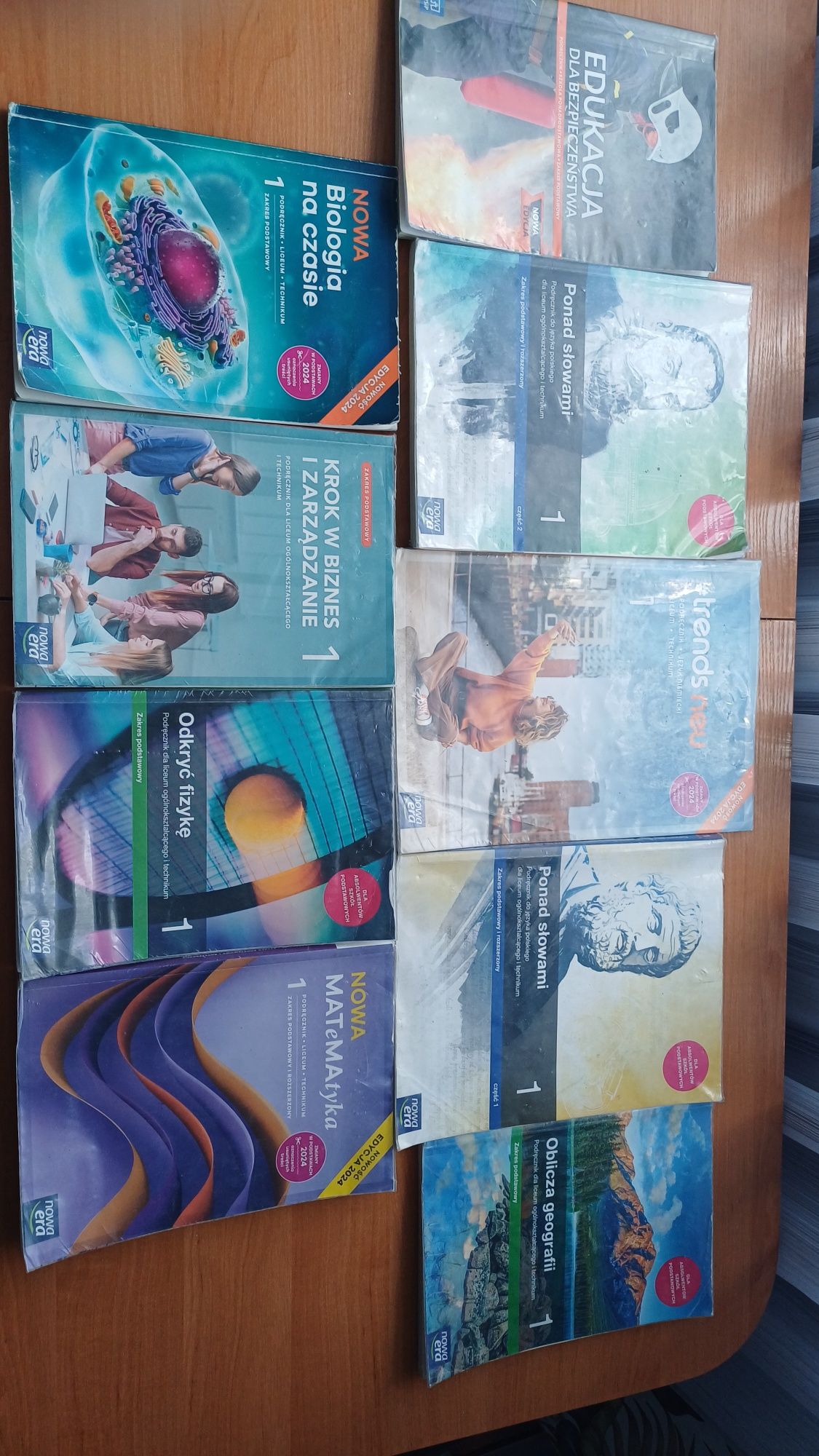 Sprzedam książki do 1 Technikum