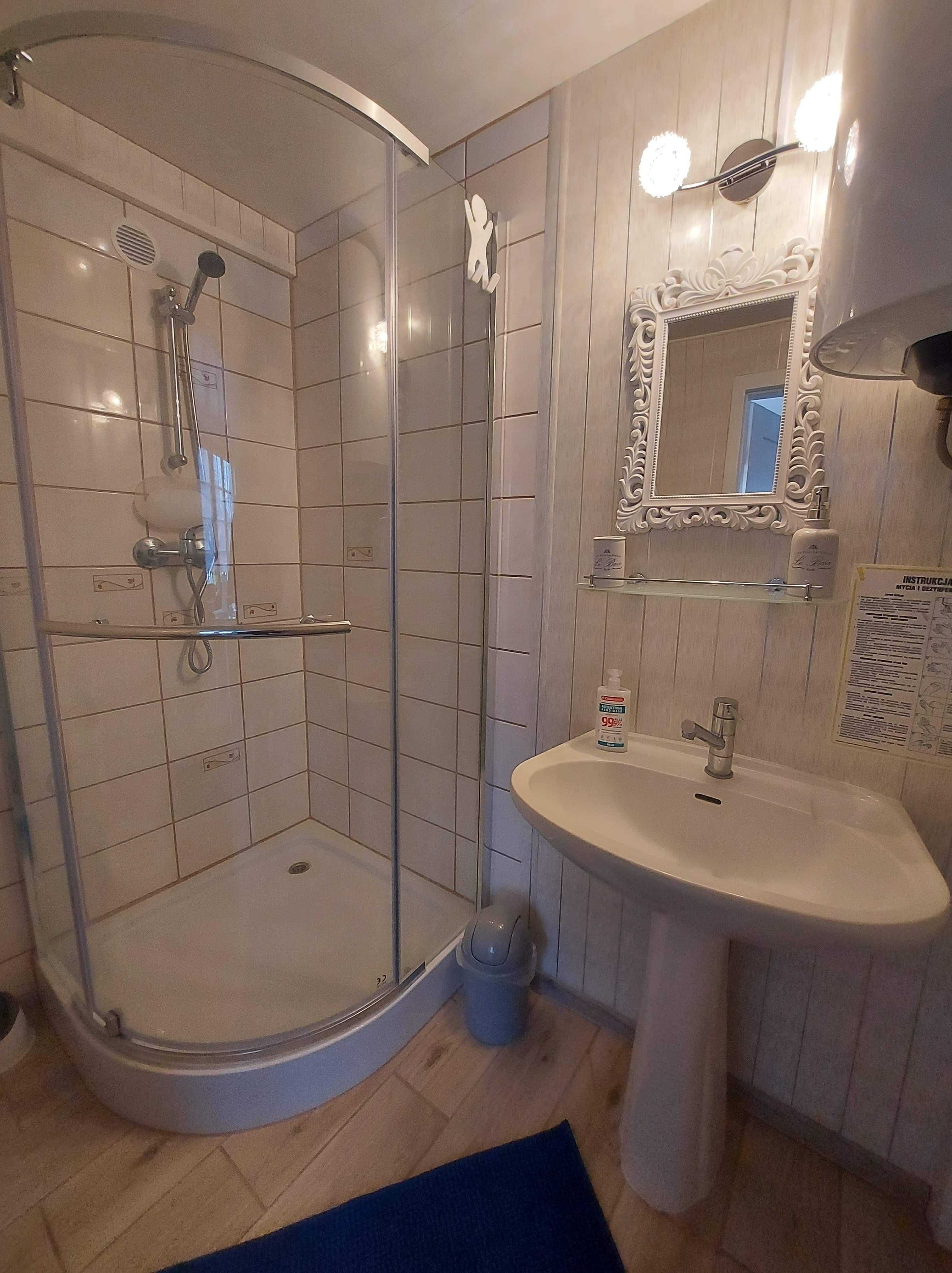 Domek nad jeziorem ,jacuzzi , balia noclegi majówka kaszuby Trójmiasto