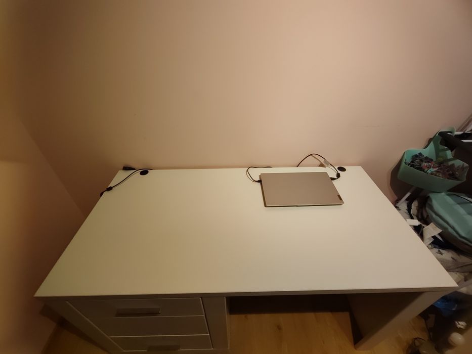 Biurko z kolekcji Snow duże dodatkowa półka