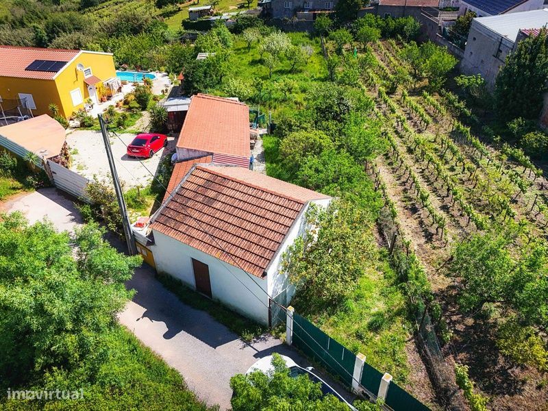 Armazém com Potencial para Moradia no Centro do Cadaval!