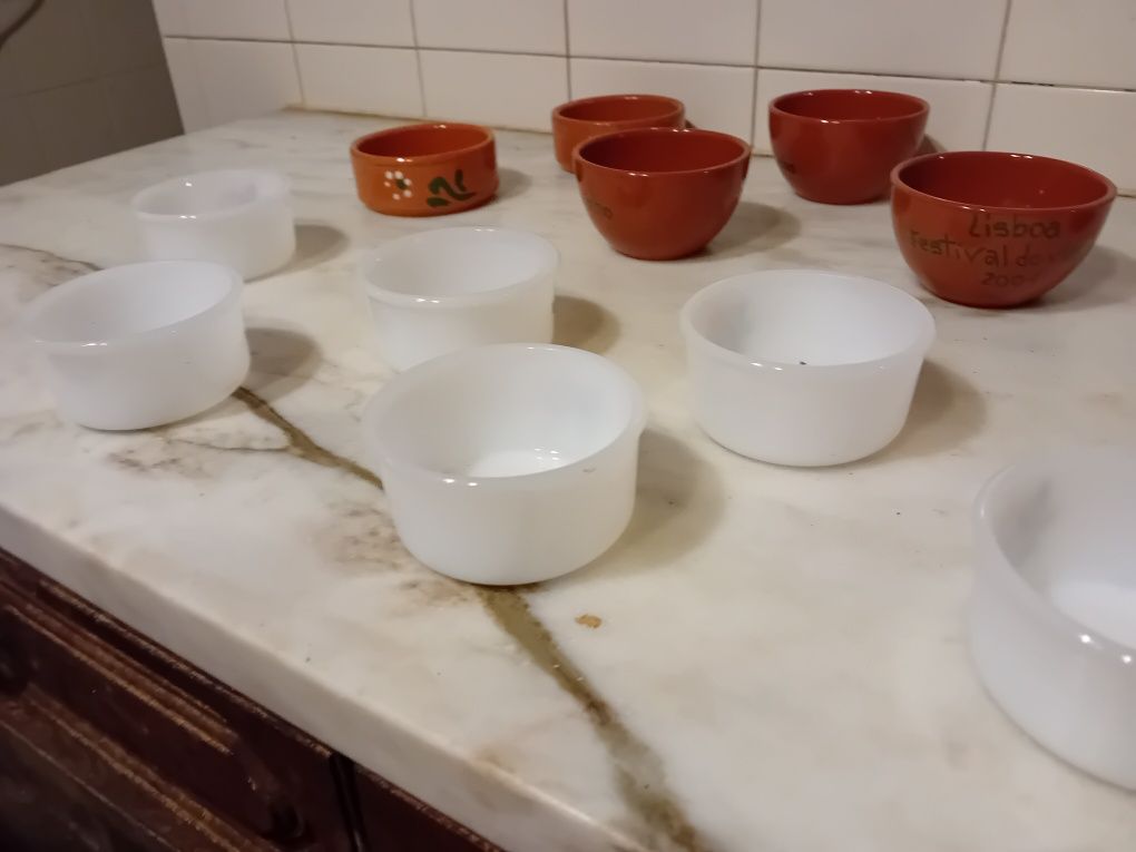 Conjunto de 15 Taças em Barro/Loiça Diversas