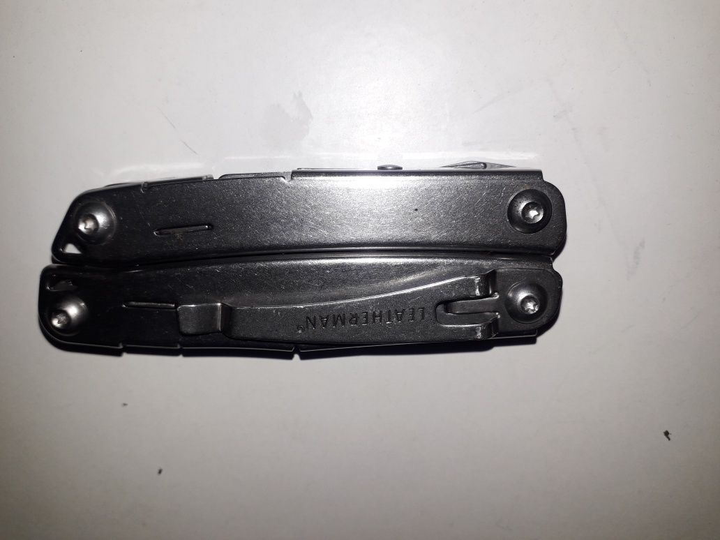 Alicate leatherman wingman