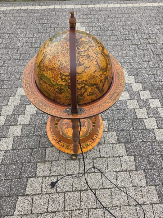 Barek mobilny w kształcie globusa podświetlany