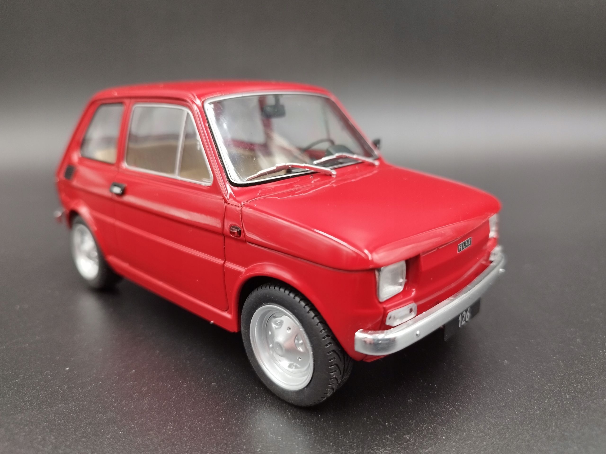 1:18 MCG Fiat 126 maluch model nowy