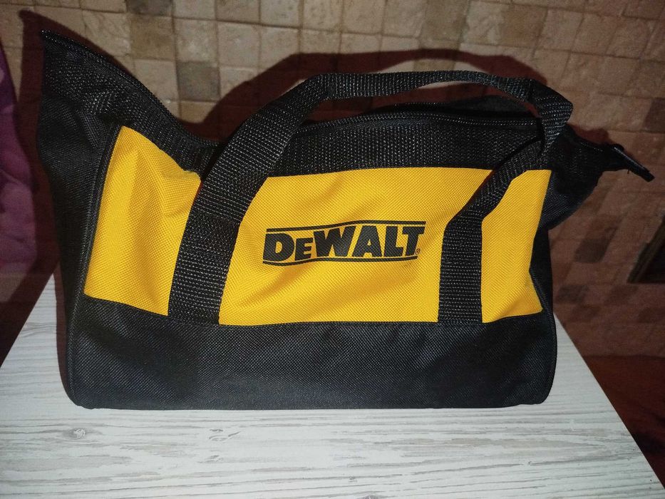 шуруповерт імпакт  DeWalt DFC 809 зарядне та батарея 2А