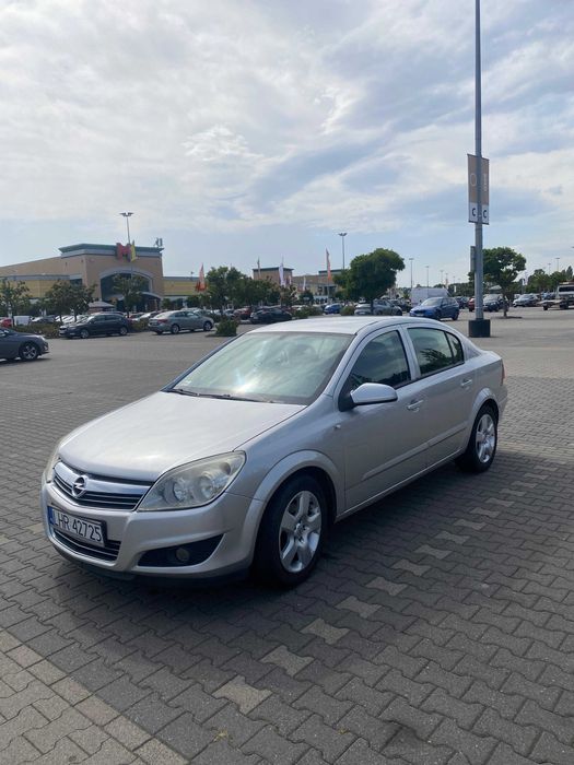 Opel Astra H 2008r Sedan, 1.6 Benzyna