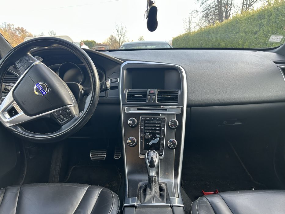 Volvo XC60 D5 R-Design Automat 215 KM – uszkodzony – 2013 r.