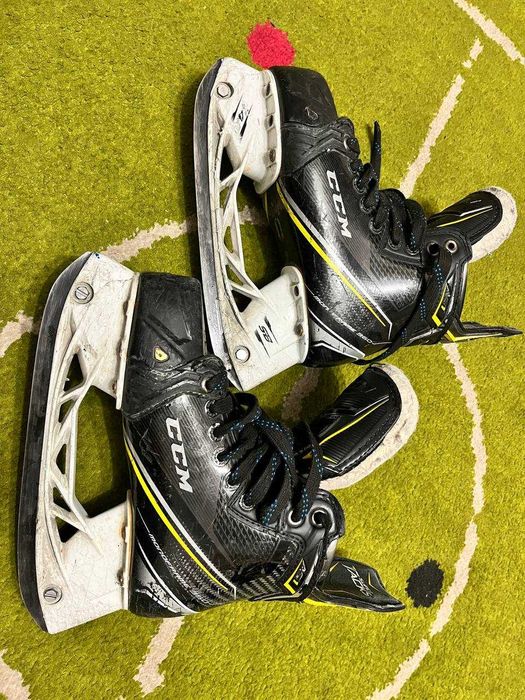 коньки CCM Super tacks AS1 б/в (розмір 3)