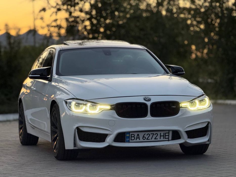 BMW 328i 2015 року