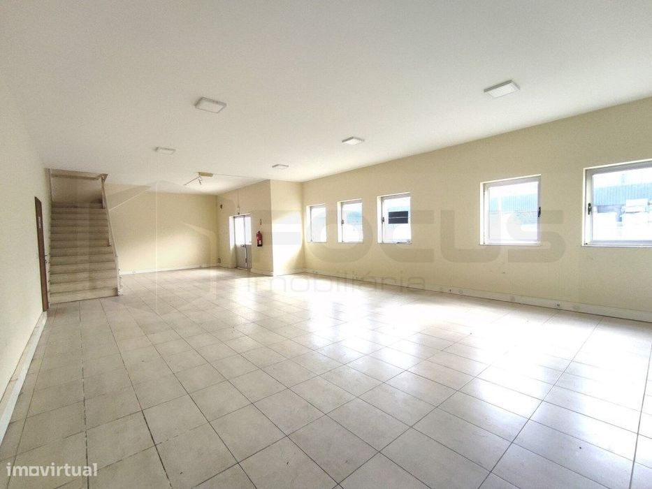 Armazém para arrendamento Zona Industrial de Oiã