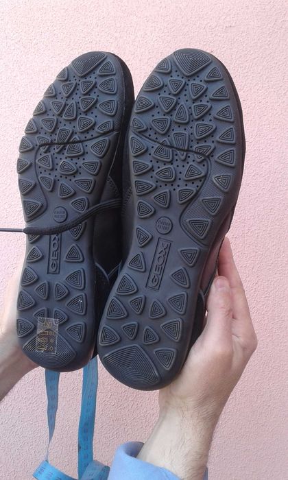 Кросівки універсальні.